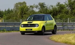 Dostane Honda E variantu Type-R? Vyloučeno to není.