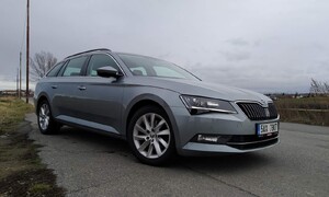 Recenze & testy: Víkendové soužití se Škodou Superb Combi III 1.6 TDI
