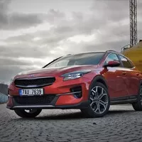 Kia XCeed 1.6 T-GDI: Jiné pojetí hatchbacku