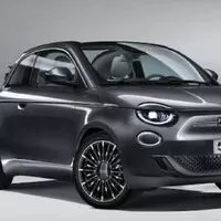 Nový Fiat 500 je tady. Je elektrický a přeškrtnutý.