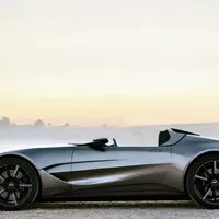Aston Martin V12 Speedster je typický sbírkový závoďák