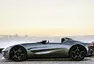 Aston Martin V12 Speedster je typický sbírkový závoďák