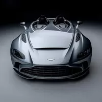 Aston Martin V12 Speedster je typický sbírkový závoďák