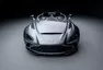 Aston Martin V12 Speedster je typický sbírkový závoďák