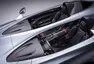 Aston Martin V12 Speedster je typický sbírkový závoďák