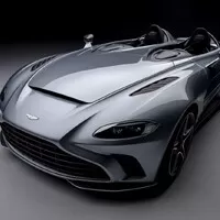 Aston Martin V12 Speedster je typický sbírkový závoďák