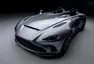 Aston Martin V12 Speedster je typický sbírkový závoďák