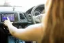 Apple Car Play je za volantem dvaapůlkrát nebezpečnější, než marihuana, dokazuje studie.