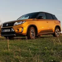 Suzuki Vitara 1.4 BoosterJet Hybrid: Stylově univerzální vůz