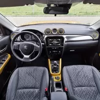 Suzuki Vitara 1.4 BoosterJet Hybrid: Stylově univerzální vůz