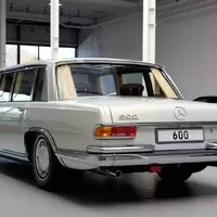Koupí Mercedesu 600 Pullman ušetříte bezmála milion eur. Teoreticky.
