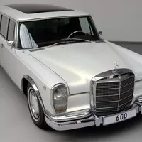 Koupí Mercedesu 600 Pullman ušetříte bezmála milion eur. Teoreticky.