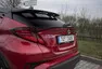Toyota C-HR 2.0 Hybrid: Konec přetvářky, tohle už je skoro batmobil