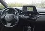 Toyota C-HR 2.0 Hybrid: Konec přetvářky, tohle už je skoro batmobil