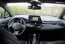 Toyota C-HR 2.0 Hybrid: Konec přetvářky, tohle už je skoro batmobil