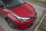 Toyota C-HR 2.0 Hybrid: Konec přetvářky, tohle už je skoro batmobil