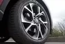 Toyota C-HR 2.0 Hybrid: Konec přetvářky, tohle už je skoro batmobil