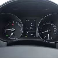 Toyota C-HR 2.0 Hybrid: Konec přetvářky, tohle už je skoro batmobil