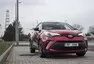 Toyota C-HR 2.0 Hybrid: Konec přetvářky, tohle už je skoro batmobil