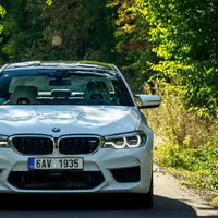 Hledáme únikové auto pro bankovní loupež