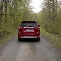 Mitsubishi Outlander PHEV: Jackie Chan do zásuvky