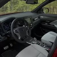 Mitsubishi Outlander PHEV: Jackie Chan do zásuvky