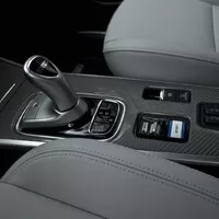 Mitsubishi Outlander PHEV: Jackie Chan do zásuvky