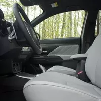 Mitsubishi Outlander PHEV: Jackie Chan do zásuvky