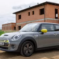 Mini Cooper SE S: Do Prčic s elektromobilitou.