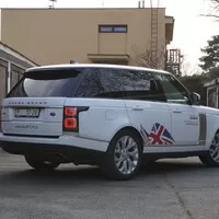 Range Rover SDV8 Autobiography: Osm hrnečků pro štěstí