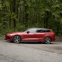 Volvo V60 T6 AWD Recharge: Elektřina ve službách prostých řidičských radostí
