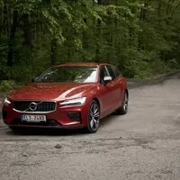 Volvo V60 T6 AWD Recharge: Elektřina ve službách prostých řidičských radostí