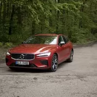 Volvo V60 T6 AWD Recharge: Elektřina ve službách prostých řidičských radostí