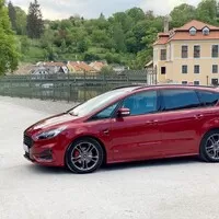 Ford S-MAX ST-Line: Závodní autobus pro celou rodinu