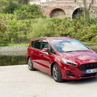 Ford S-MAX ST-Line: Závodní autobus pro celou rodinu