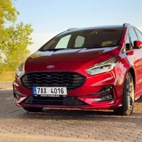 Ford S-MAX ST-Line: Závodní autobus pro celou rodinu