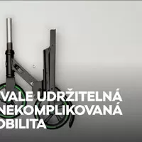 Škrabka pod víčkem nádrže už není cool, teď letí koloběžka u rezervy.