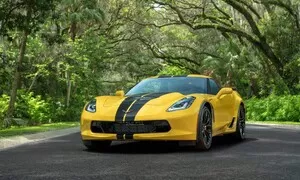 Autopůjčovna Hertz vyhlásila bankrot. Levně se zbavuje Chevroletů Corvette.