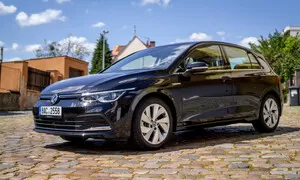 Recenze & testy: Volkswagen Golf 1.5 TSI First Edition: Chladný futurismus