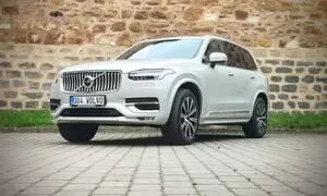 Recenze & testy: Volvo XC90 B6: Spokojený Uživatel Vesmíru