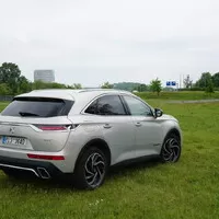 DS7 Crossback E-Tense 4x4: Luxus po francouzsku