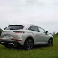 DS7 Crossback E-Tense 4x4: Luxus po francouzsku