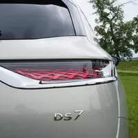 DS7 Crossback E-Tense 4x4: Luxus po francouzsku