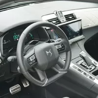 DS7 Crossback E-Tense 4x4: Luxus po francouzsku