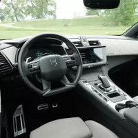 DS7 Crossback E-Tense 4x4: Luxus po francouzsku