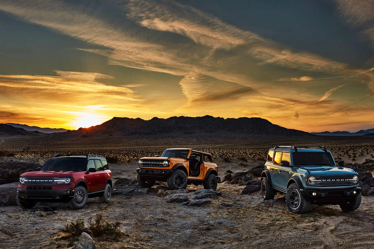 Zleva: Sport, dvoudveřová a čtyřdveřová verze. Foto: Ford Motor Company