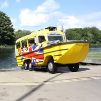 Kachní autobusy: Turistická atrakce s válečnou minulostí