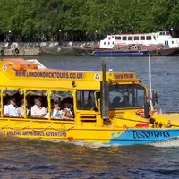 Kachní autobusy: Turistická atrakce s válečnou minulostí
