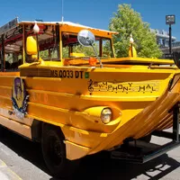 Kachní autobusy: Turistická atrakce s válečnou minulostí