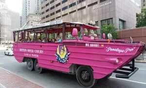 Kachní autobusy: Turistická atrakce s válečnou minulostí